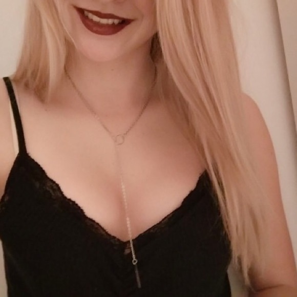 New Elegant Sexy Modern Gold Statement Necklace - Picture 3 of 5